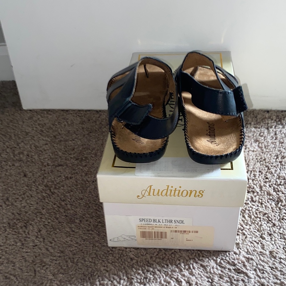 Auditions Black Leather Sandals - Picture 4 of 4